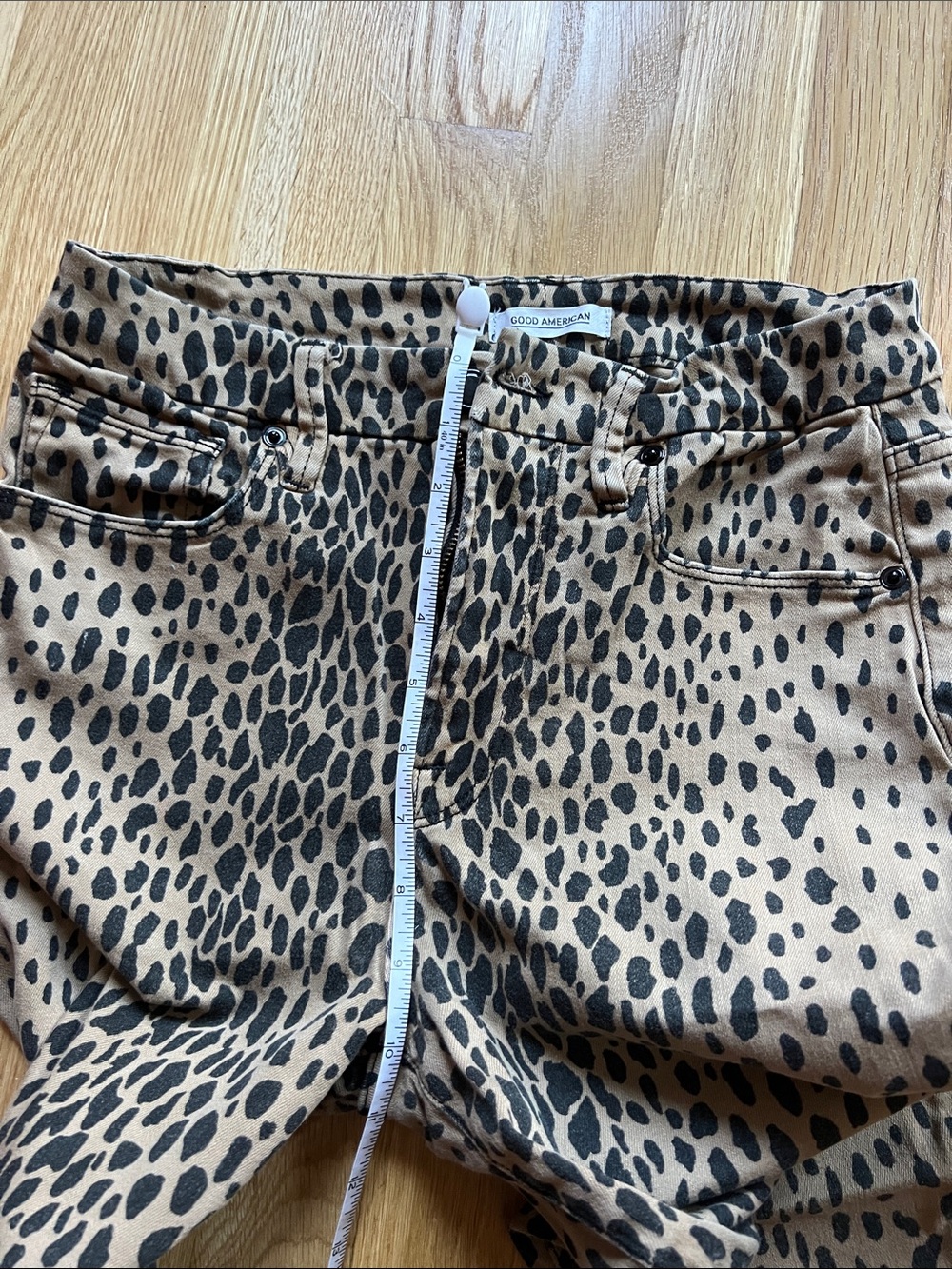 Good American Leopard Print Skinny Jeans in Brown and Black - Picture 8 of 8